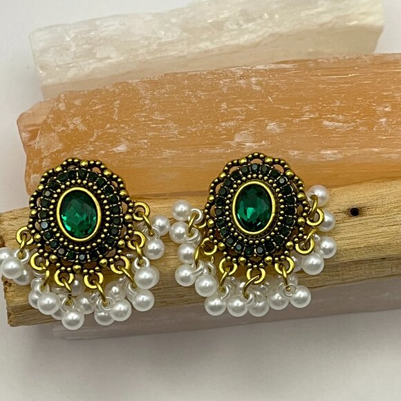 Adjustable Gold with Green Stone Necklace Choker and Earring Set - Picture 5 of 5